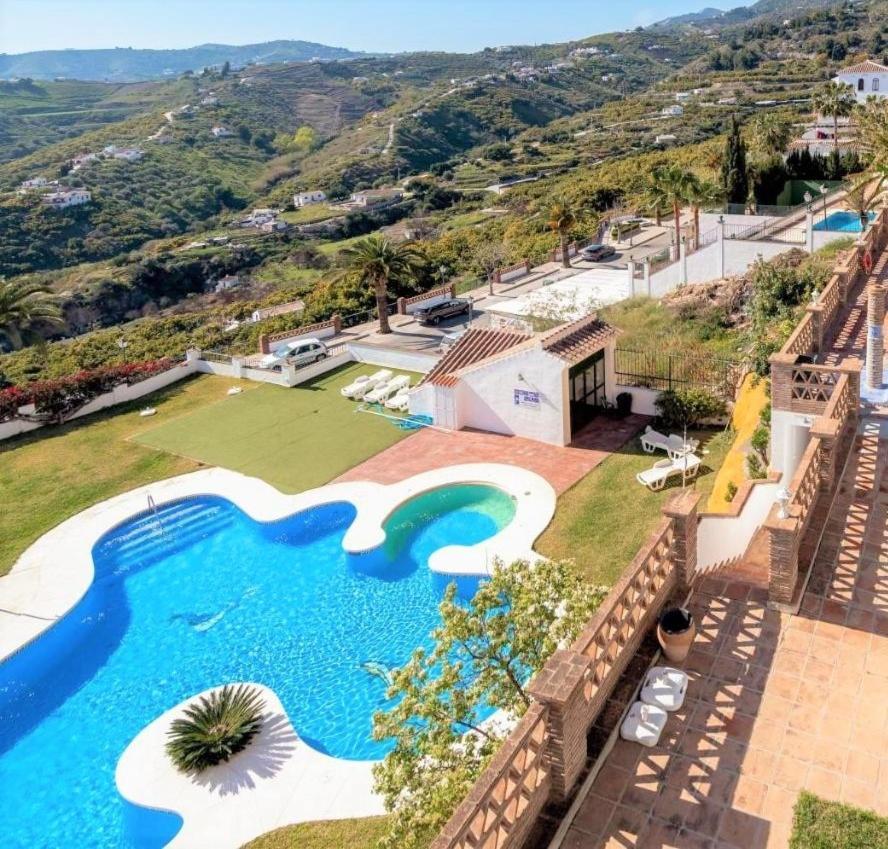Lovely 2 Bedroom Apartment With Sea View, Фрихилиана Экстерьер фото