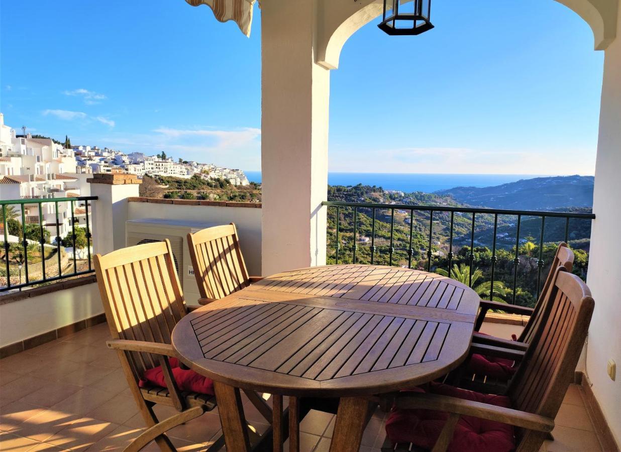 Lovely 2 Bedroom Apartment With Sea View, Фрихилиана Экстерьер фото